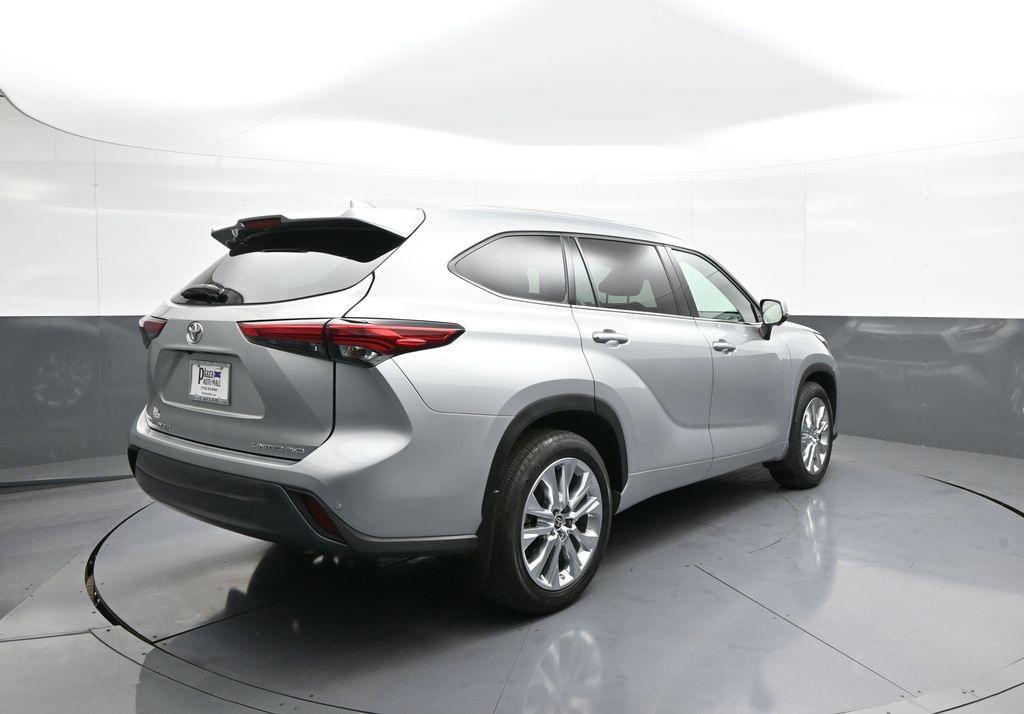 used 2023 Toyota Highlander car, priced at $33,500