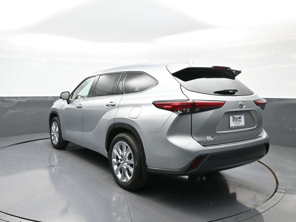 used 2023 Toyota Highlander car, priced at $33,500