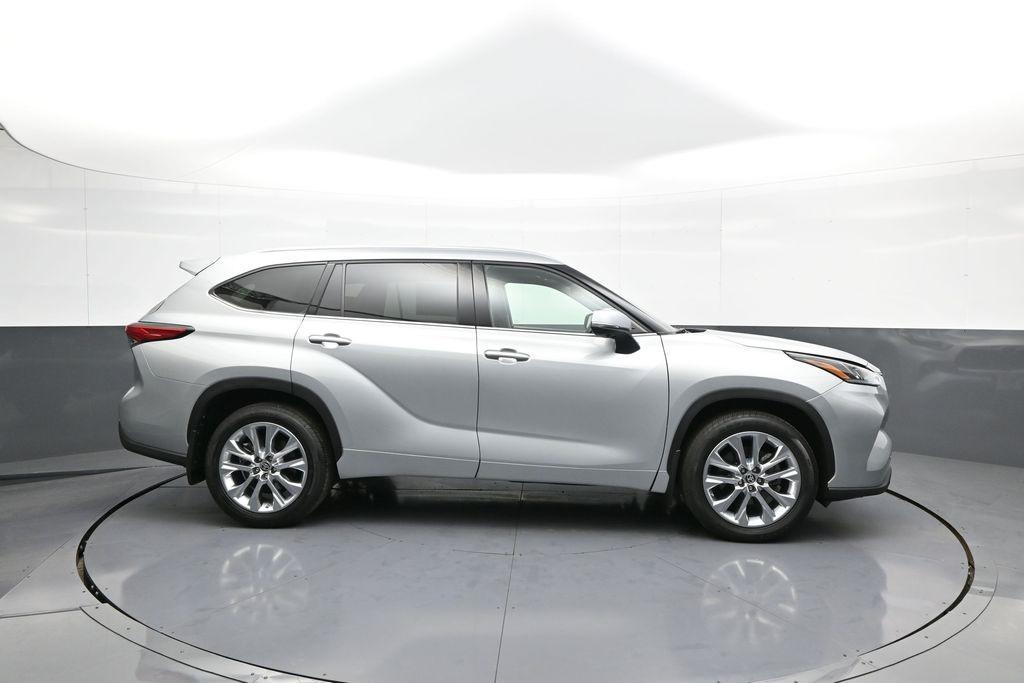 used 2023 Toyota Highlander car, priced at $33,500
