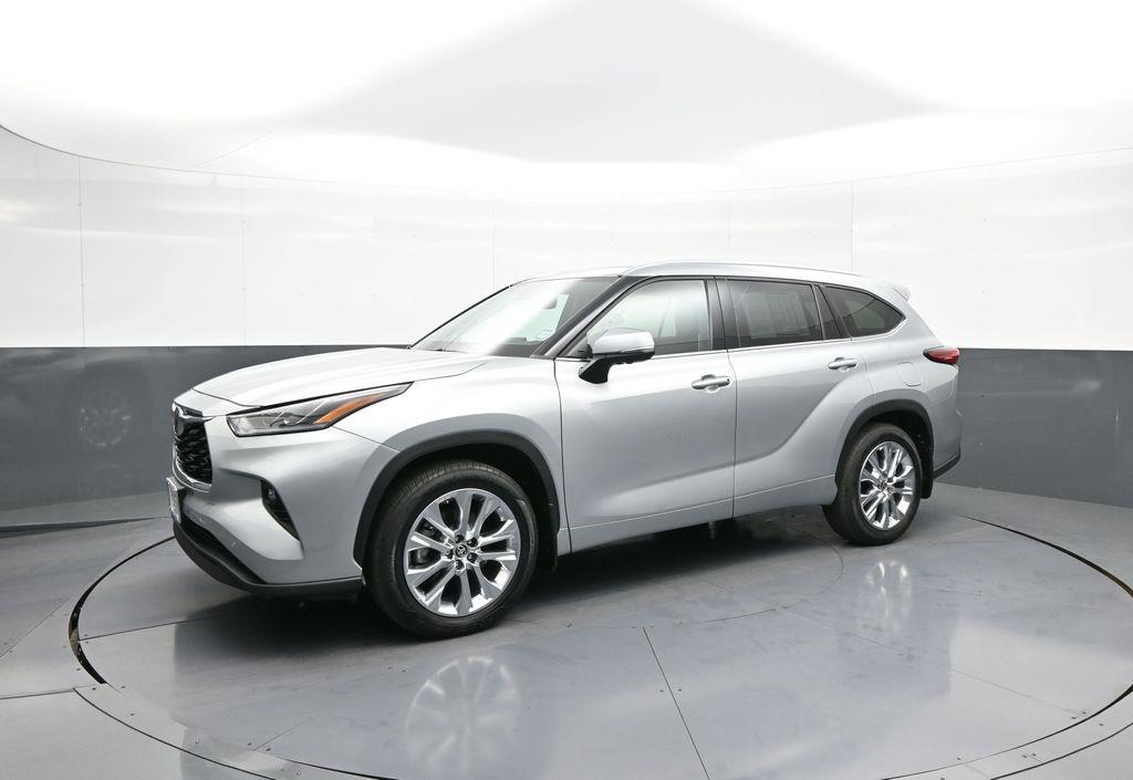 used 2023 Toyota Highlander car, priced at $33,500
