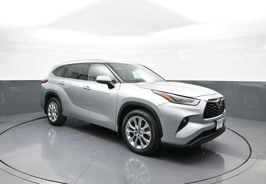 used 2023 Toyota Highlander car, priced at $33,500