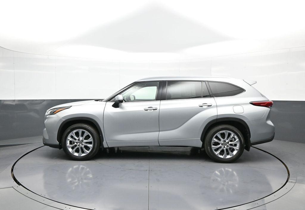 used 2023 Toyota Highlander car, priced at $33,500
