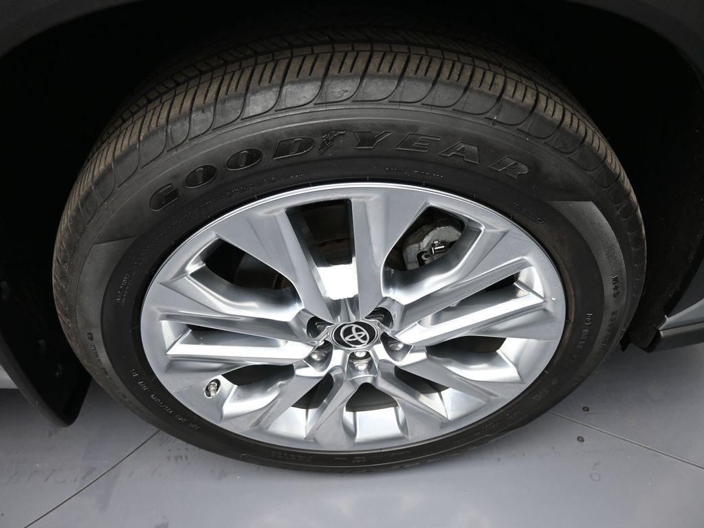 used 2023 Toyota Highlander car, priced at $33,500