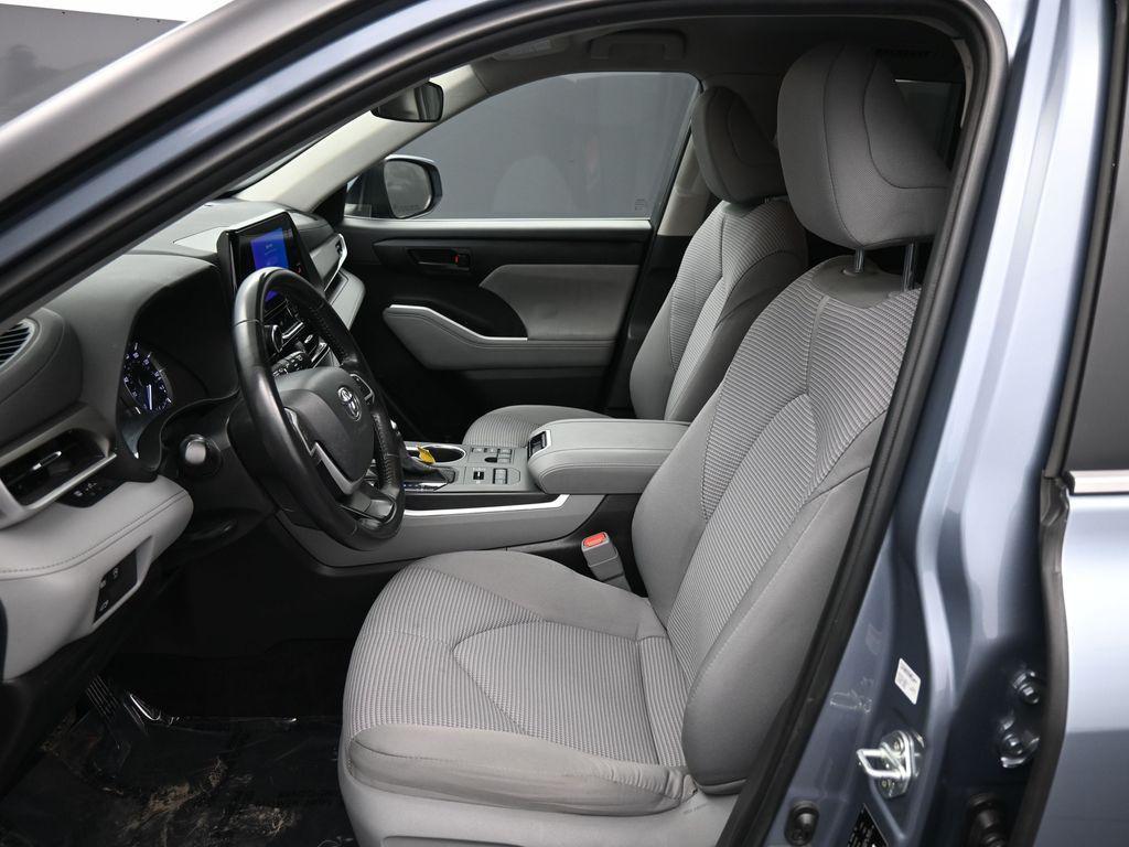 used 2024 Toyota Highlander car, priced at $33,500