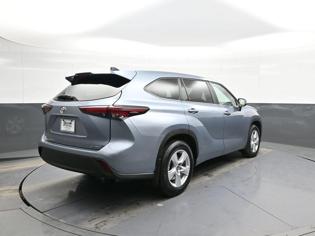 used 2024 Toyota Highlander car, priced at $33,500