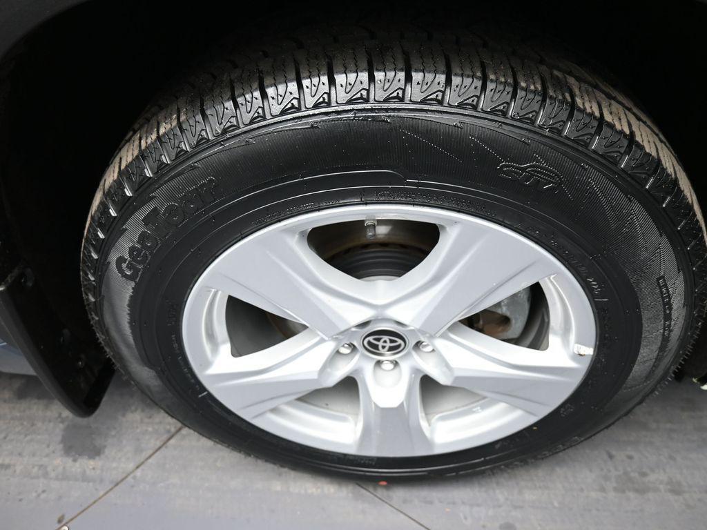 used 2024 Toyota Highlander car, priced at $33,500