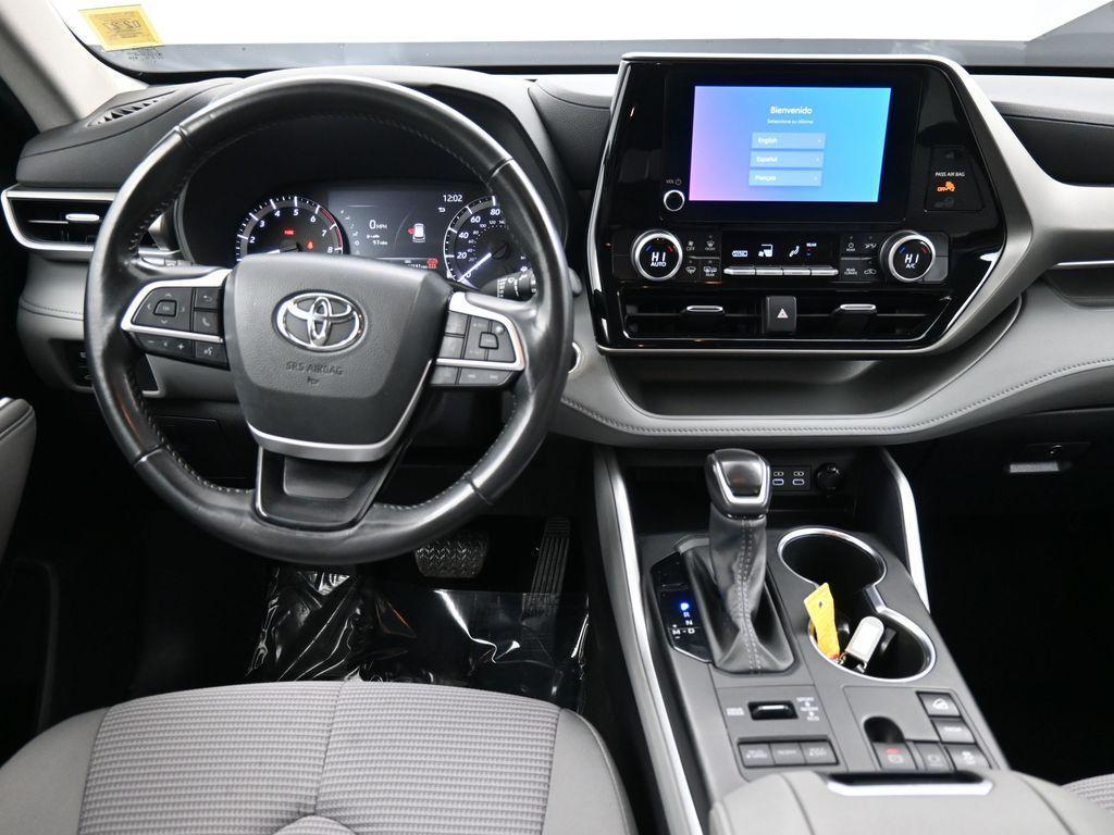 used 2024 Toyota Highlander car, priced at $33,500