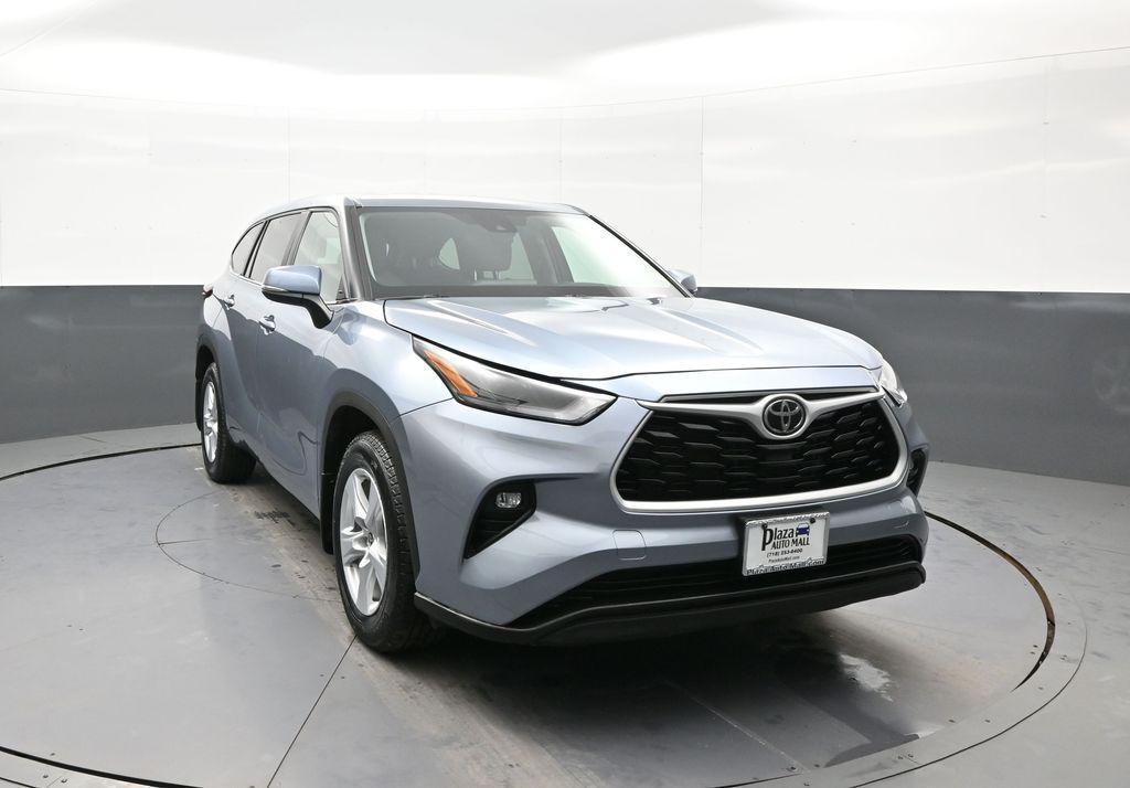 used 2024 Toyota Highlander car, priced at $33,500