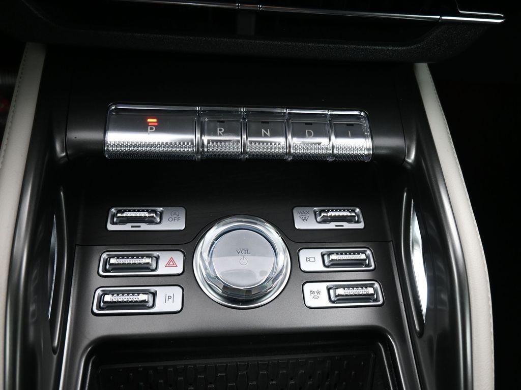 used 2025 Lincoln Nautilus car, priced at $54,000