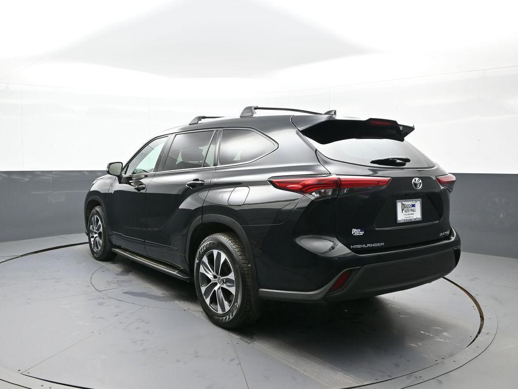 used 2022 Toyota Highlander car, priced at $29,000