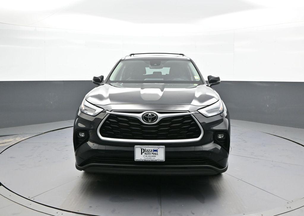 used 2022 Toyota Highlander car, priced at $29,000