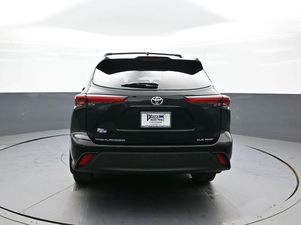used 2022 Toyota Highlander car, priced at $29,000