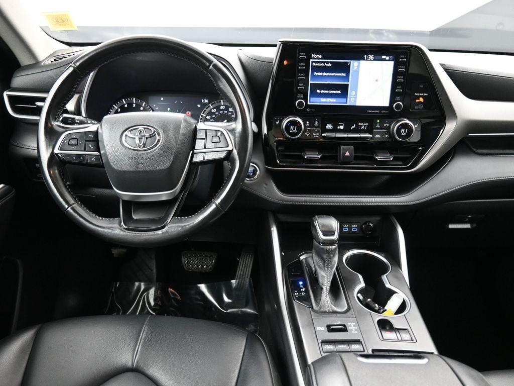 used 2022 Toyota Highlander car, priced at $29,000