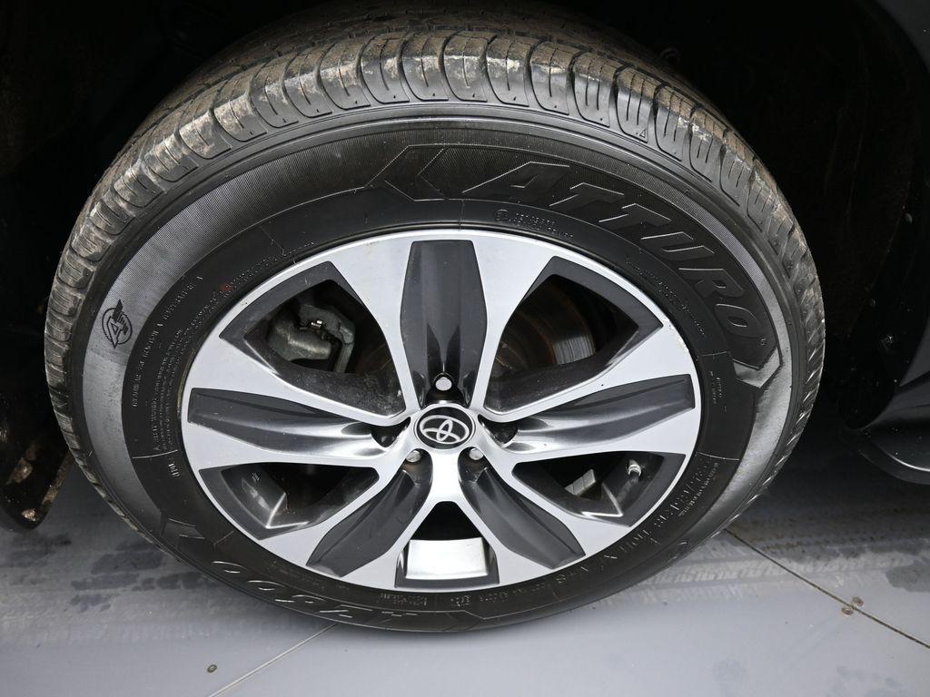 used 2022 Toyota Highlander car, priced at $29,000