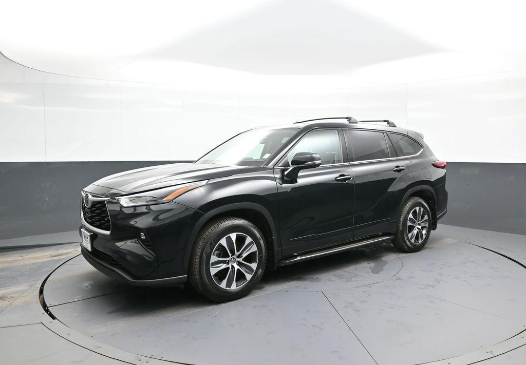 used 2022 Toyota Highlander car, priced at $29,000