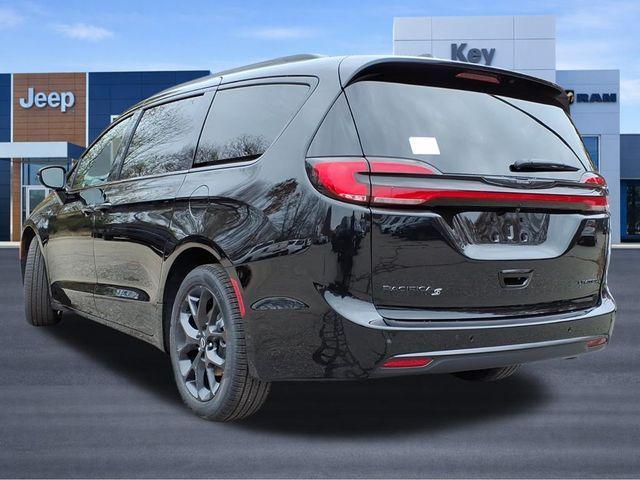 new 2026 Chrysler Pacifica car, priced at $45,245