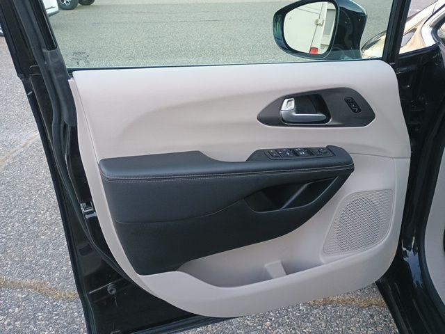 used 2024 Chrysler Pacifica car, priced at $25,599