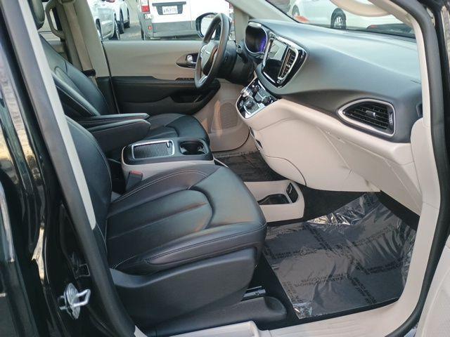 used 2024 Chrysler Pacifica car, priced at $25,599