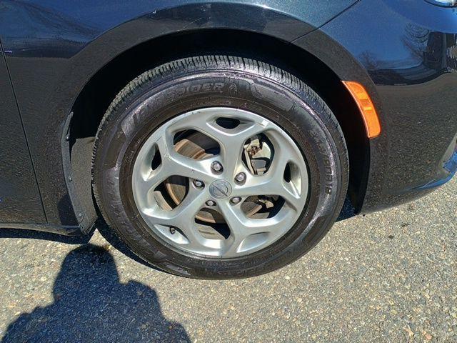 used 2023 Chrysler Pacifica car, priced at $26,999