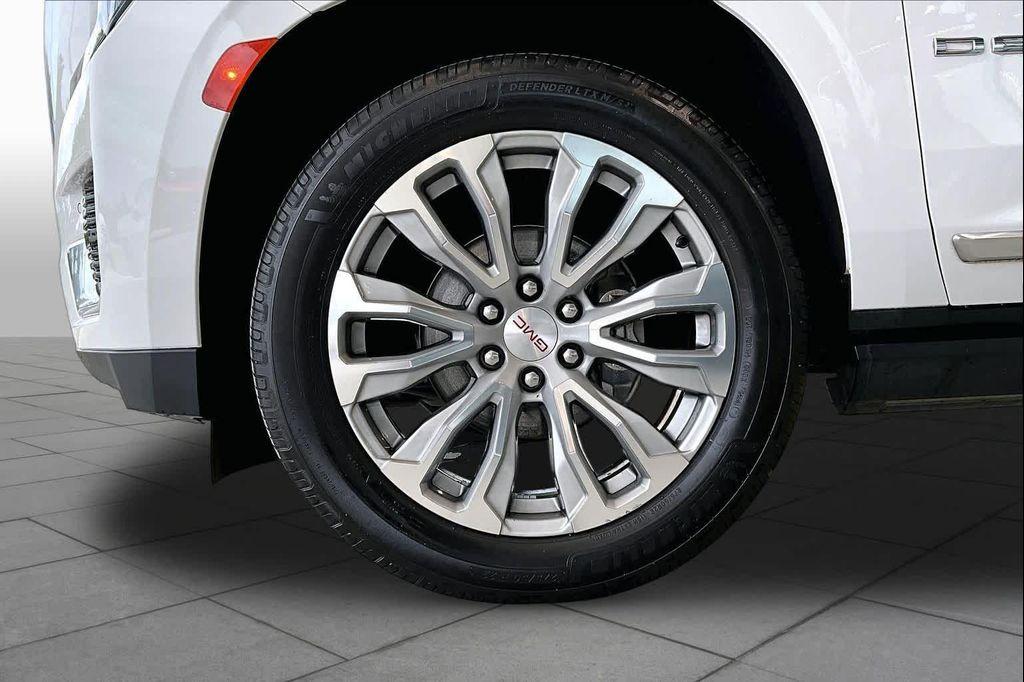 used 2022 GMC Yukon XL car, priced at $40,879
