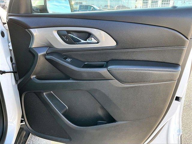 used 2023 Chevrolet Traverse car, priced at $29,281