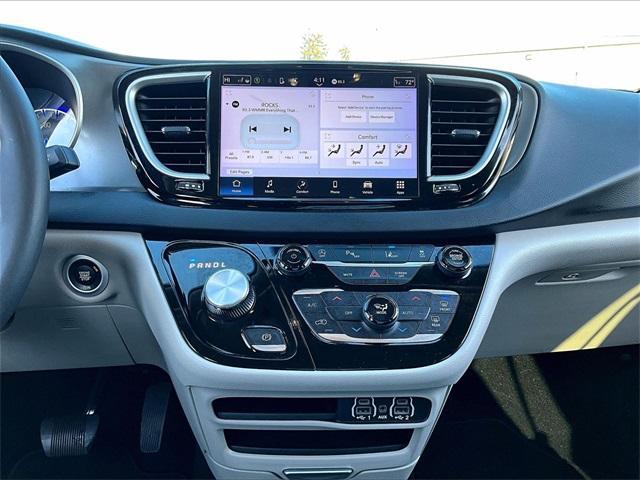 used 2024 Chrysler Pacifica car, priced at $28,996