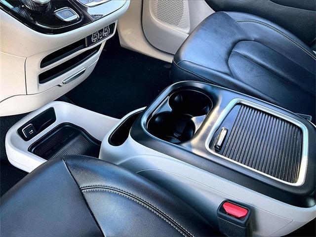 used 2024 Chrysler Pacifica car, priced at $28,996