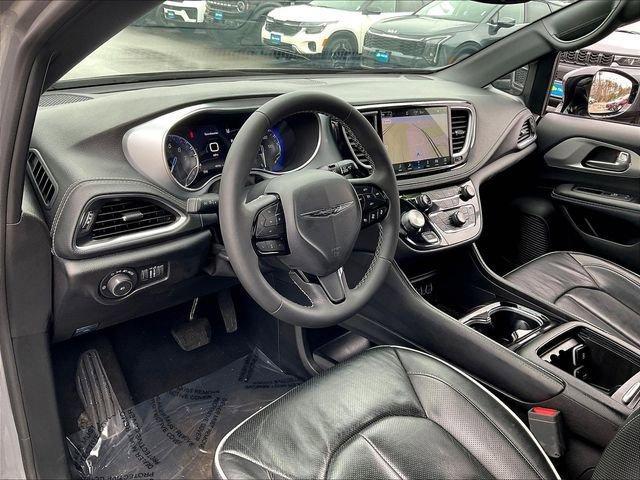 used 2025 Chrysler Pacifica car, priced at $35,054