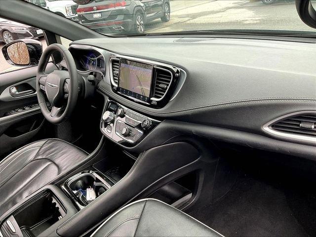 used 2025 Chrysler Pacifica car, priced at $35,054