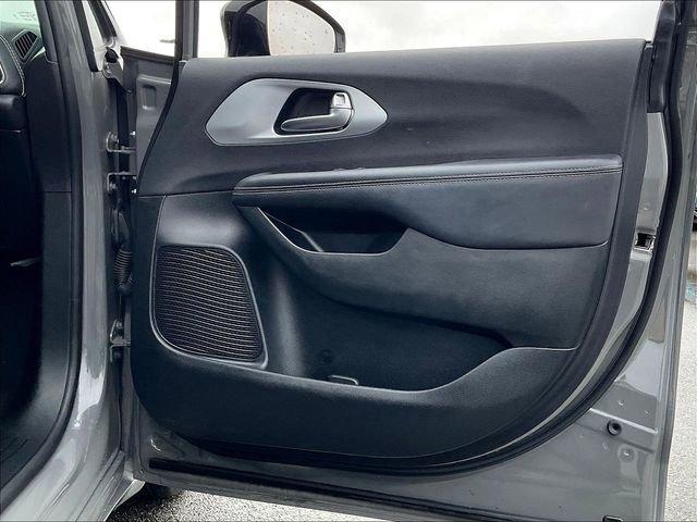 used 2025 Chrysler Pacifica car, priced at $35,054
