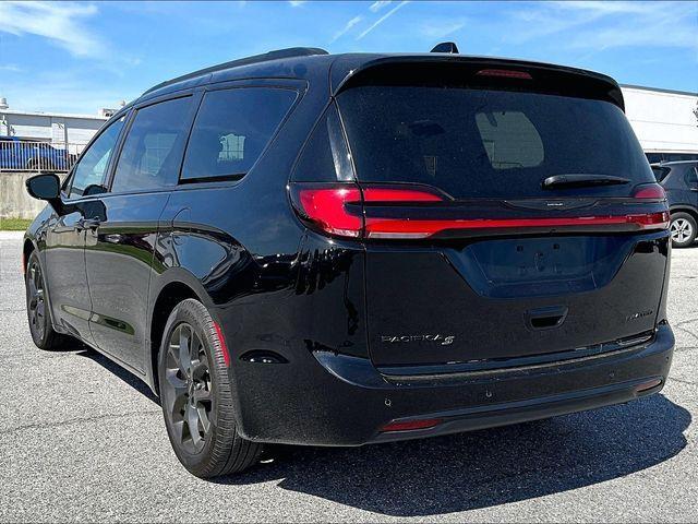 used 2025 Chrysler Pacifica car, priced at $36,643