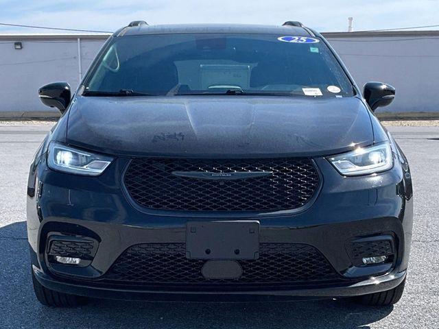 used 2025 Chrysler Pacifica car, priced at $36,643