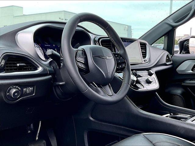 used 2025 Chrysler Pacifica car, priced at $35,091