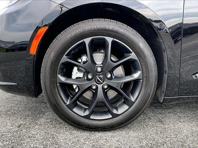 used 2025 Chrysler Pacifica car, priced at $35,091
