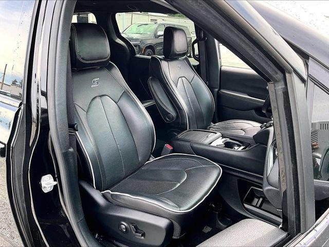 used 2025 Chrysler Pacifica car, priced at $35,091
