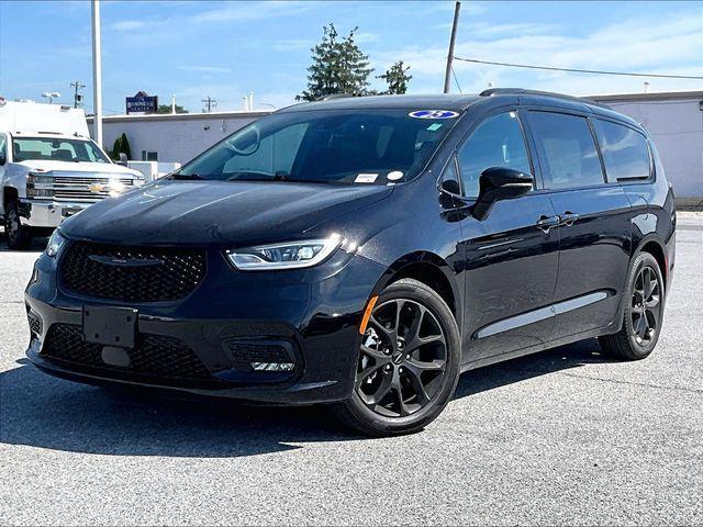 used 2025 Chrysler Pacifica car, priced at $36,643
