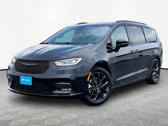 used 2025 Chrysler Pacifica car, priced at $35,091