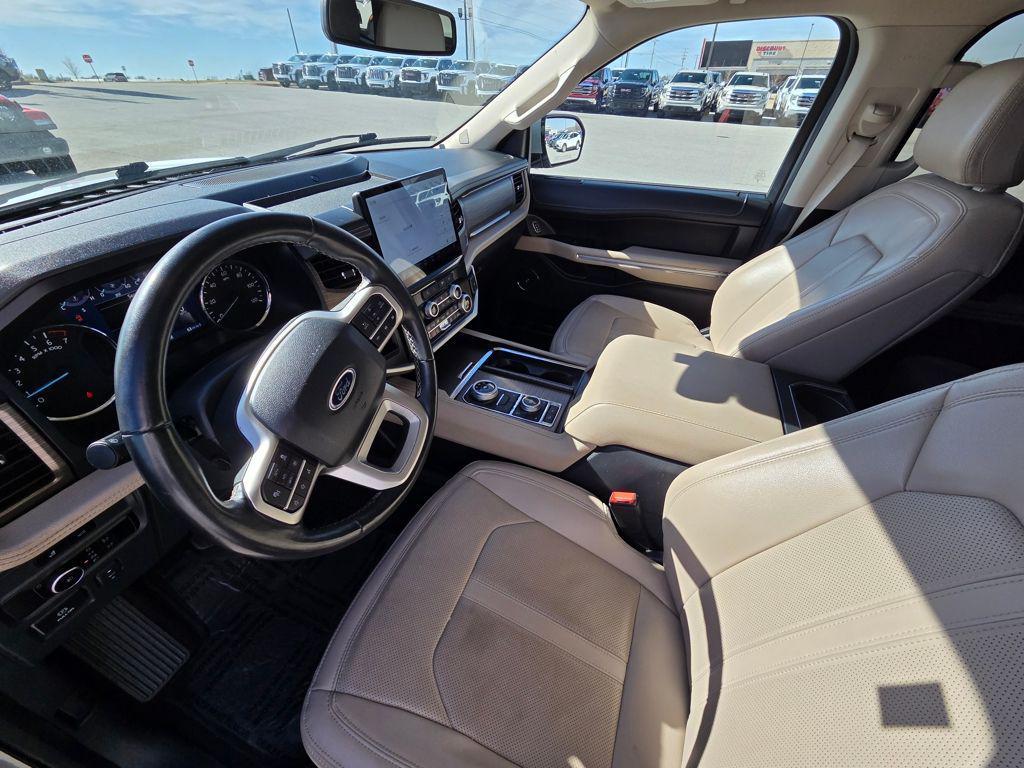 used 2024 Ford Expedition car, priced at $45,396