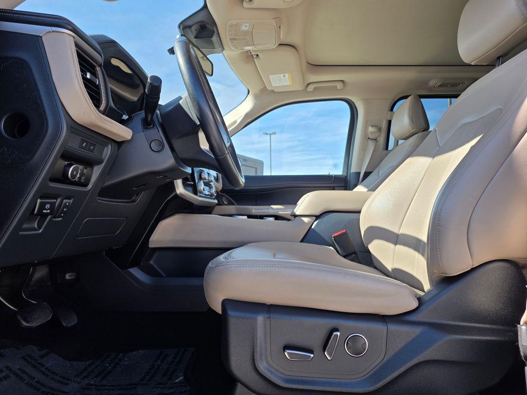 used 2024 Ford Expedition car, priced at $45,396