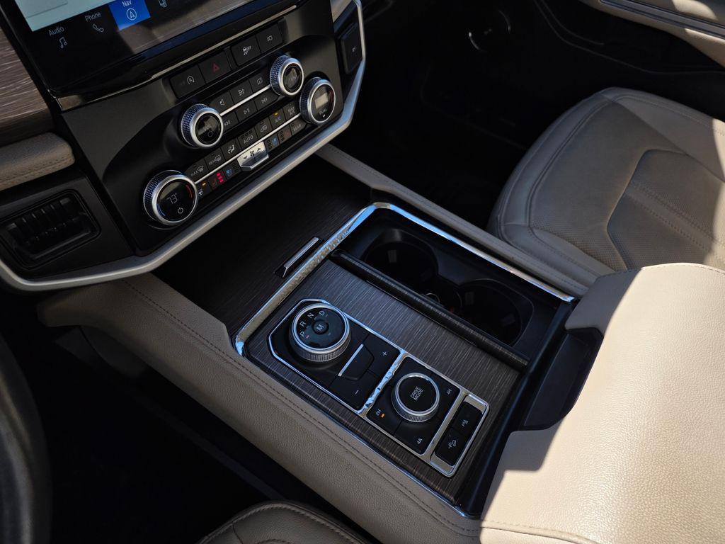 used 2024 Ford Expedition car, priced at $45,396