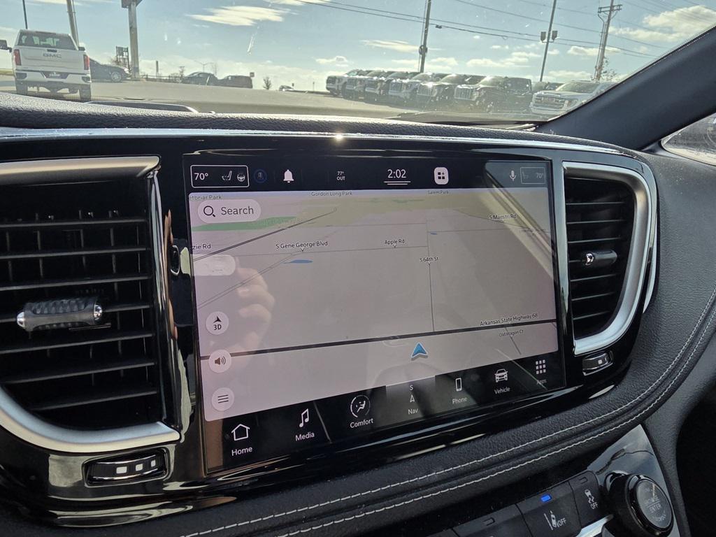 used 2021 Chrysler Pacifica Hybrid car, priced at $22,498