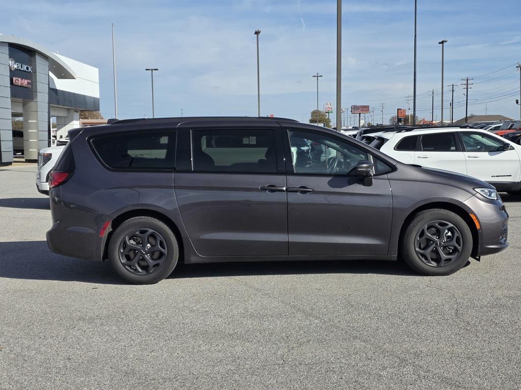 used 2021 Chrysler Pacifica Hybrid car, priced at $22,498