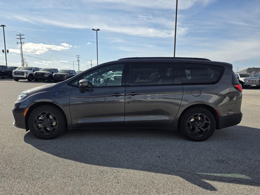 used 2021 Chrysler Pacifica Hybrid car, priced at $22,498