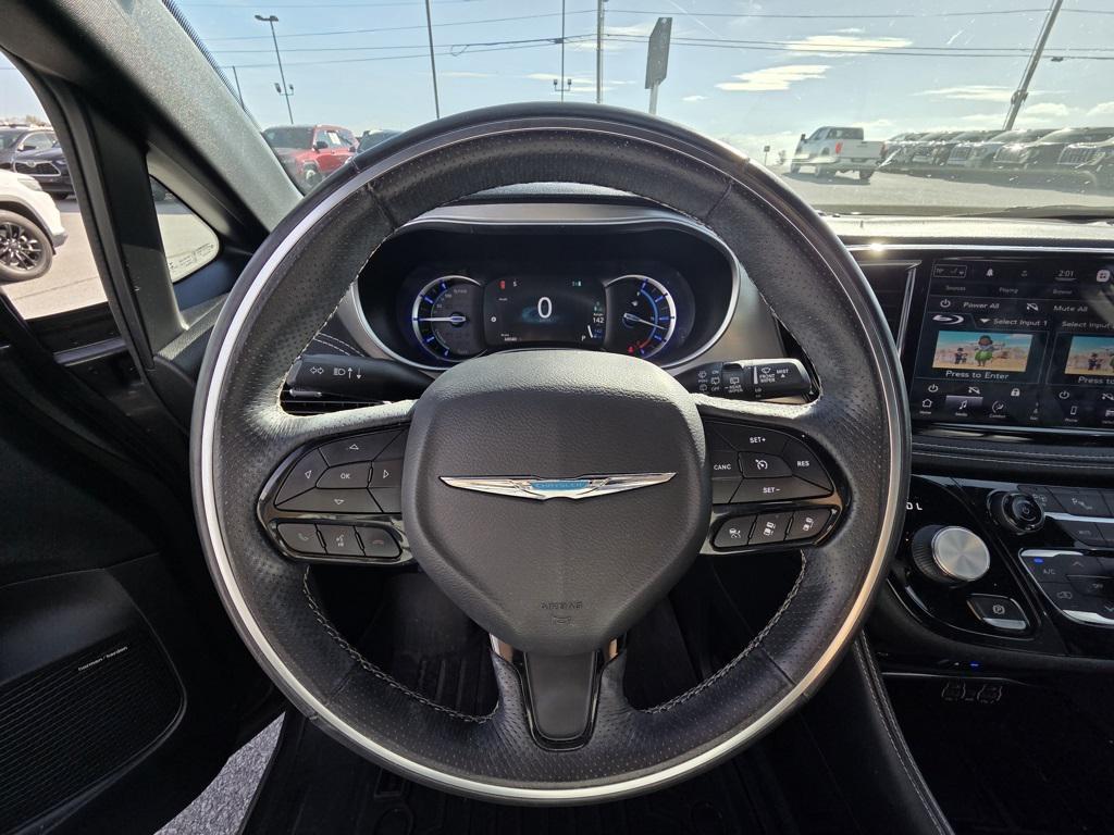 used 2021 Chrysler Pacifica Hybrid car, priced at $22,498