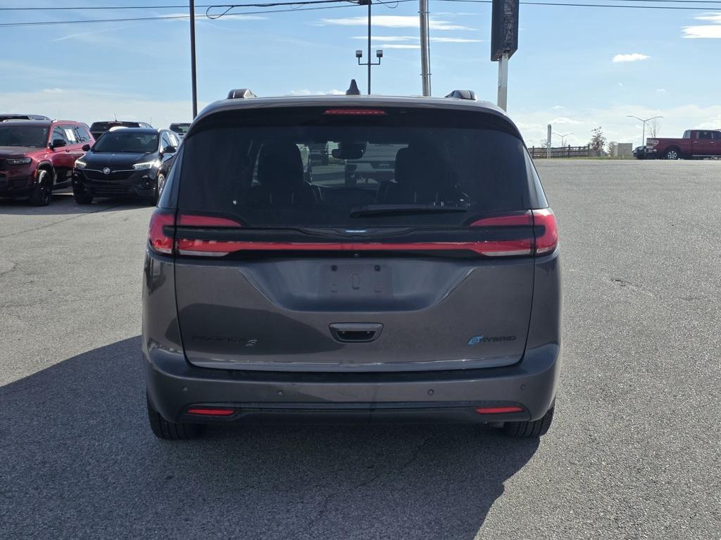 used 2021 Chrysler Pacifica Hybrid car, priced at $22,498