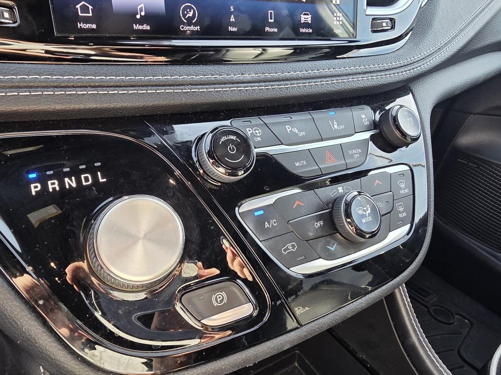 used 2021 Chrysler Pacifica Hybrid car, priced at $22,498