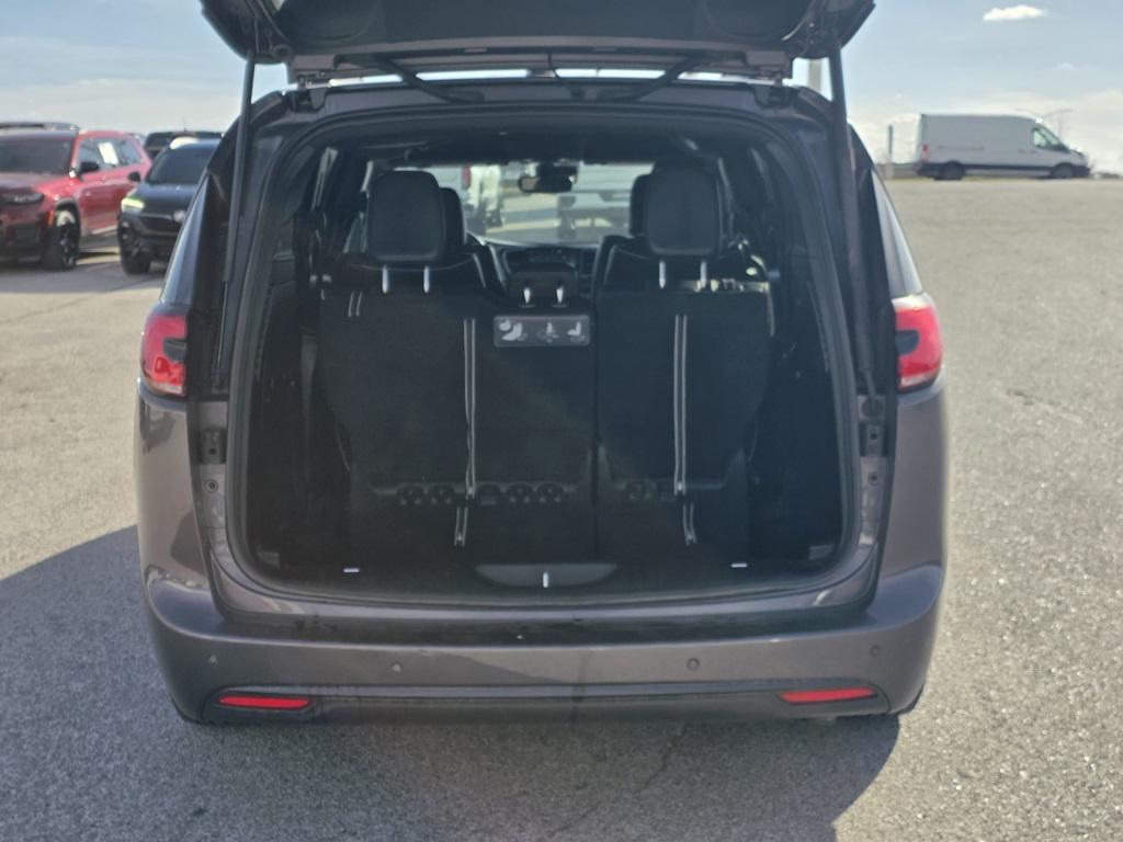 used 2021 Chrysler Pacifica Hybrid car, priced at $22,498