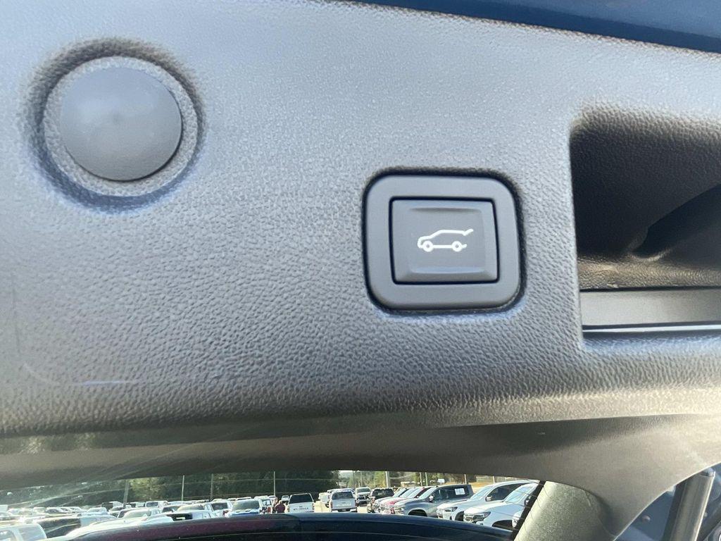 used 2024 Chevrolet Equinox car, priced at $22,490