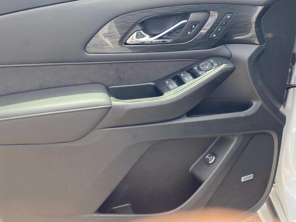 used 2023 Chevrolet Traverse car, priced at $27,890