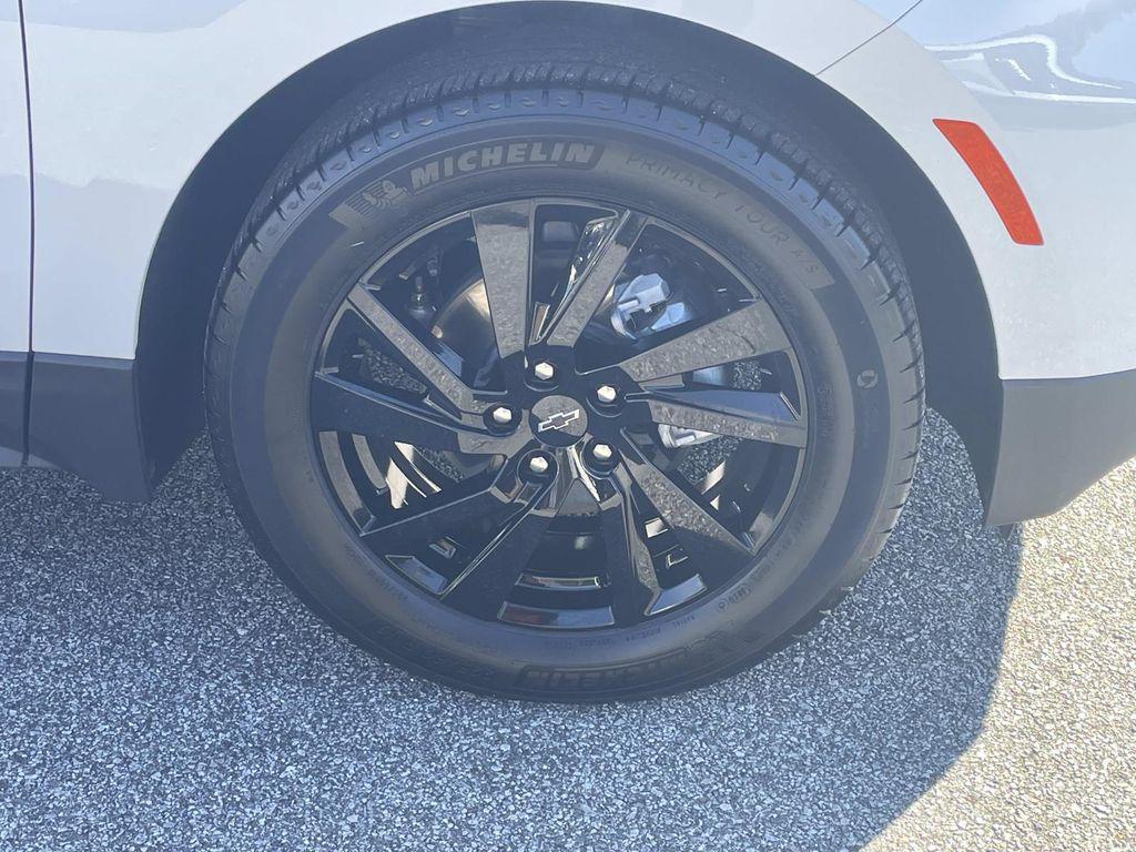 used 2024 Chevrolet Equinox car, priced at $19,290